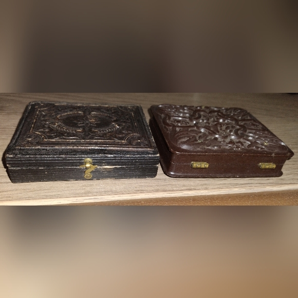 1800s Leather and Velvet Photos - Picture 9 of 9